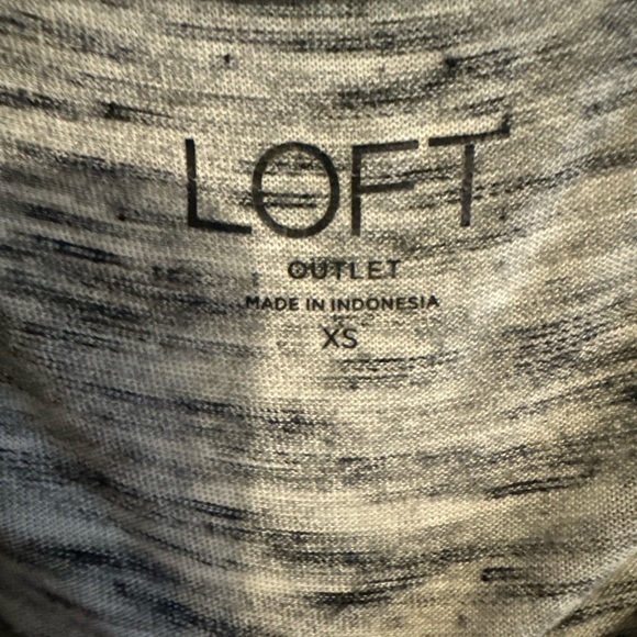 LOFT Sleeveless blouse size small - Picture 3 of 3